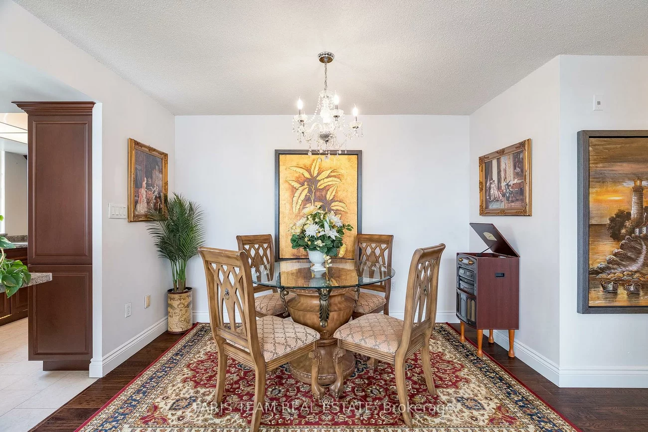 270, Davis, Central Newmarket, Newmarket
