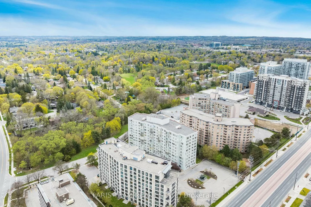 270, Davis, Central Newmarket, Newmarket