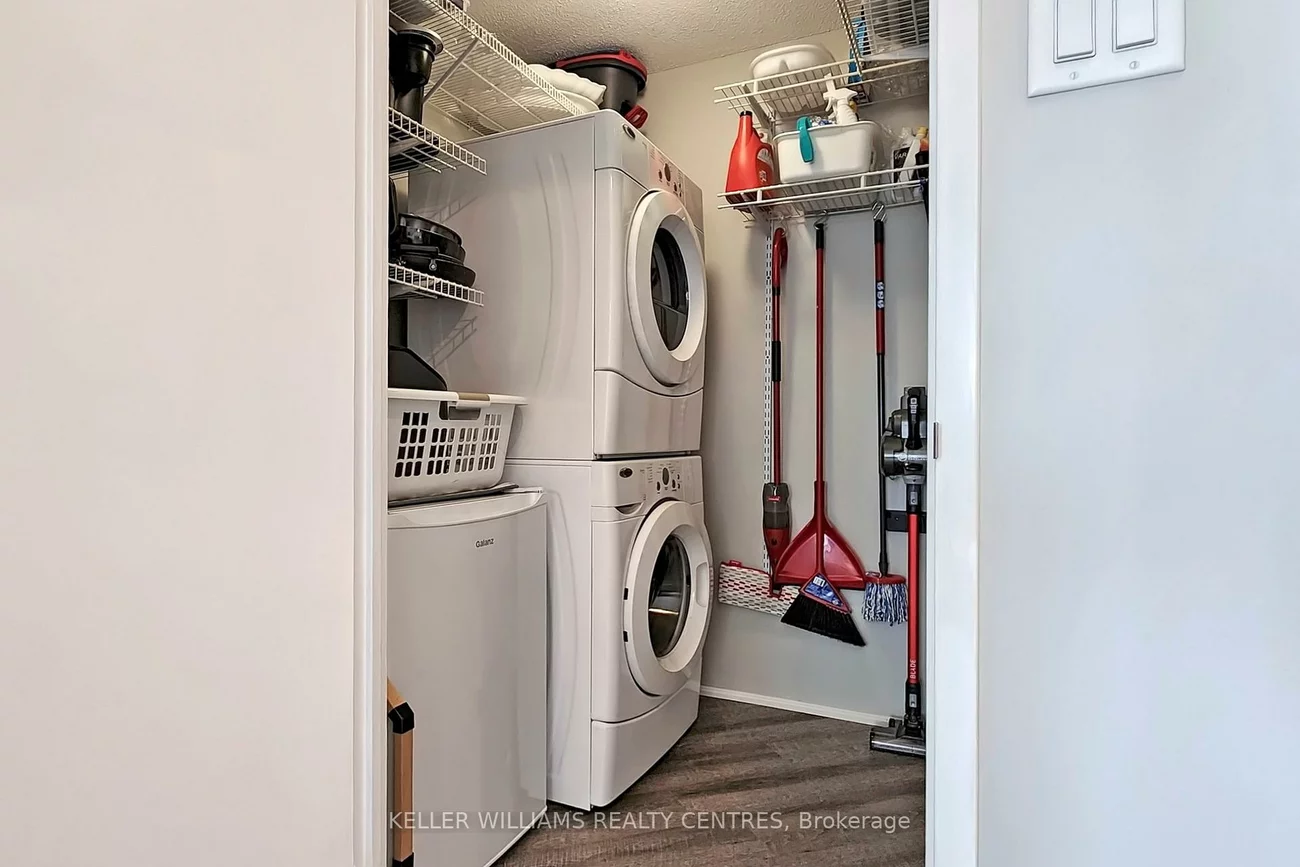 250, Davis, Central Newmarket, Newmarket