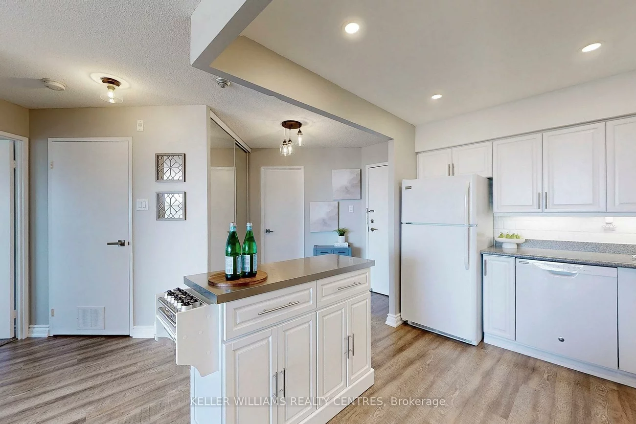 250, Davis, Central Newmarket, Newmarket
