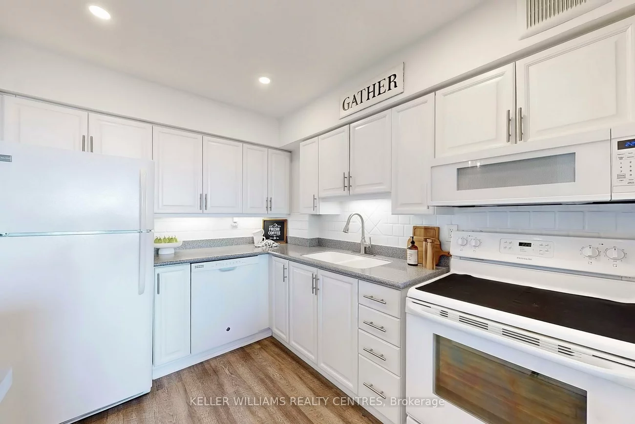 250, Davis, Central Newmarket, Newmarket