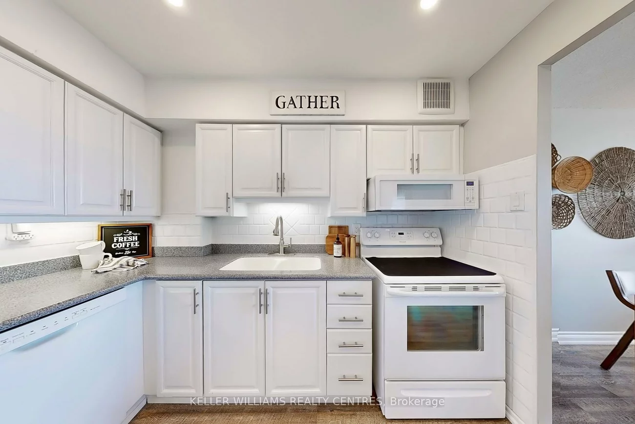 250, Davis, Central Newmarket, Newmarket