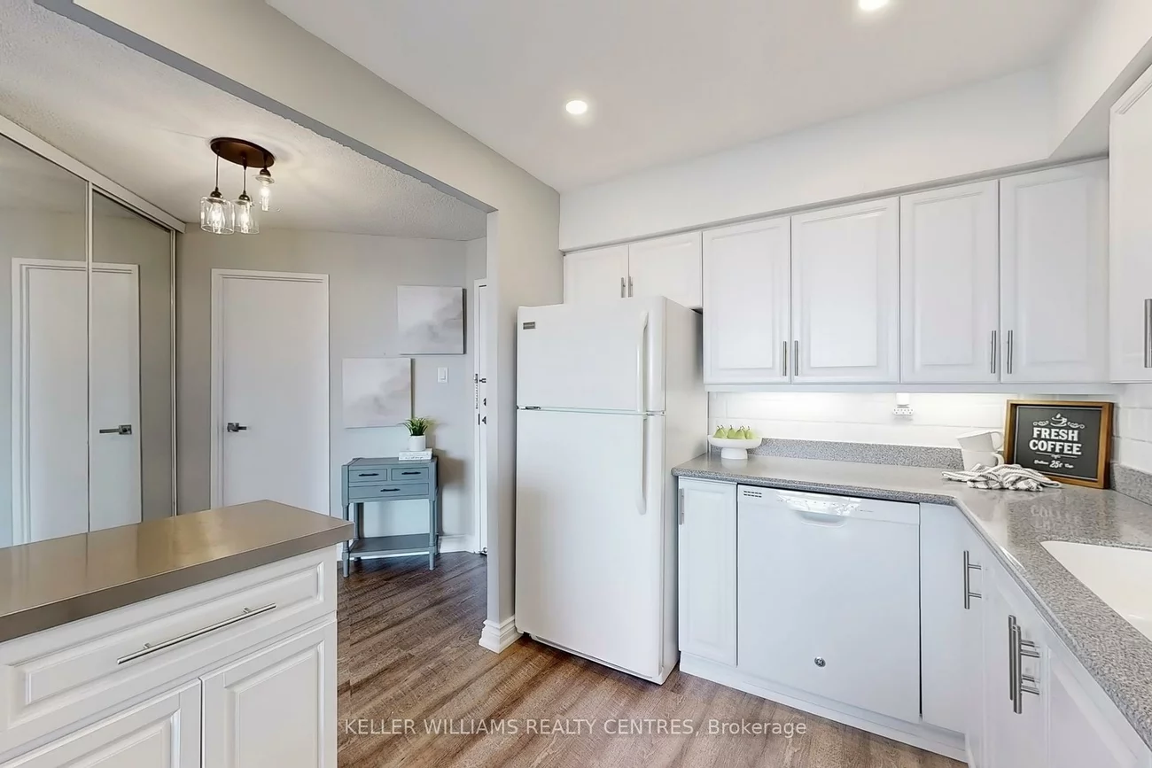 250, Davis, Central Newmarket, Newmarket