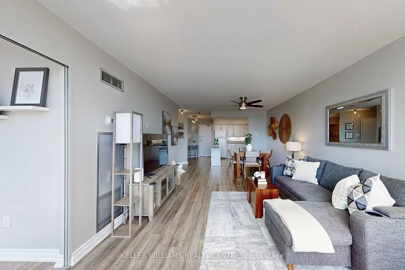 250, Davis, Central Newmarket, Newmarket