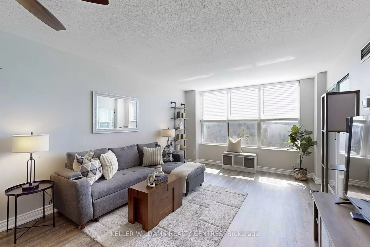 250, Davis, Central Newmarket, Newmarket