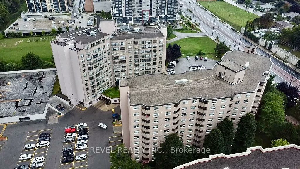 260, Davis, Central Newmarket, Newmarket