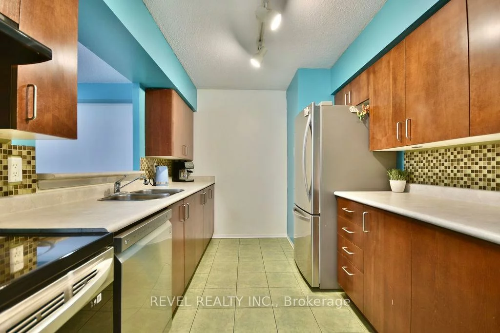 260, Davis, Central Newmarket, Newmarket