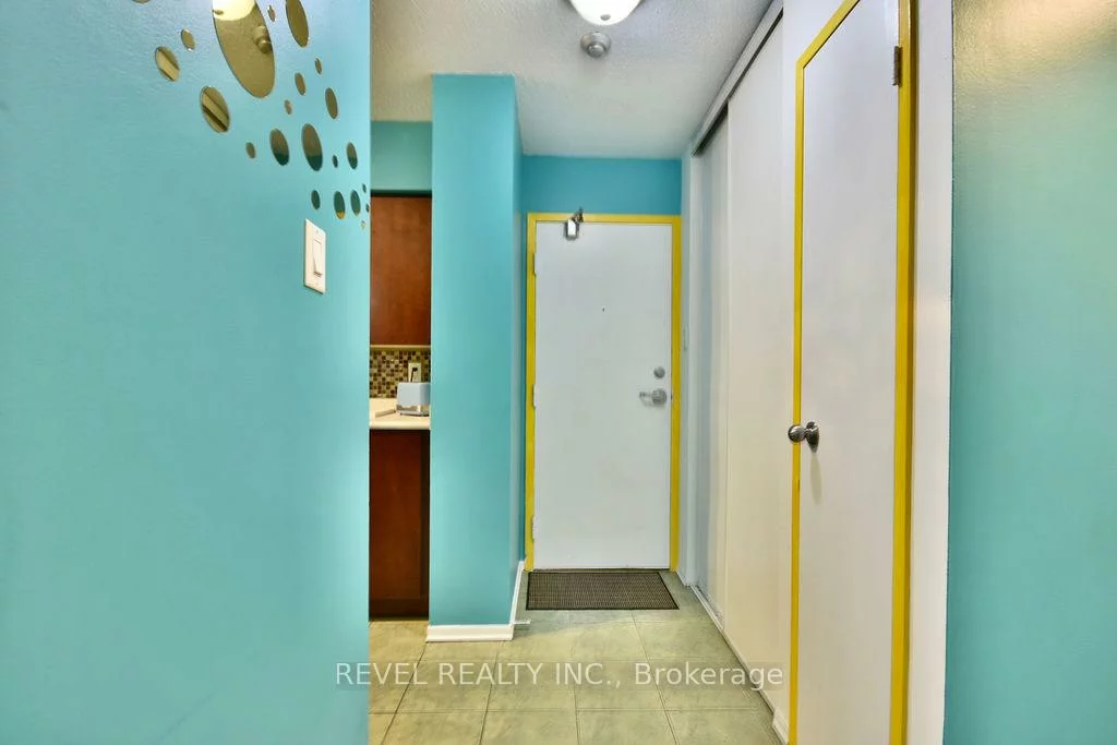 260, Davis, Central Newmarket, Newmarket