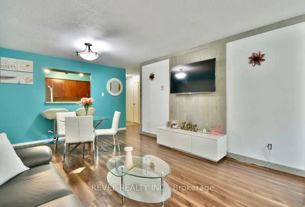 260, Davis, Central Newmarket, Newmarket