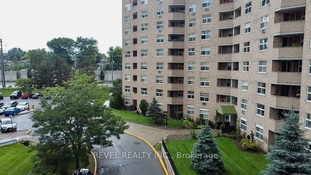 260, Davis, Central Newmarket, Newmarket