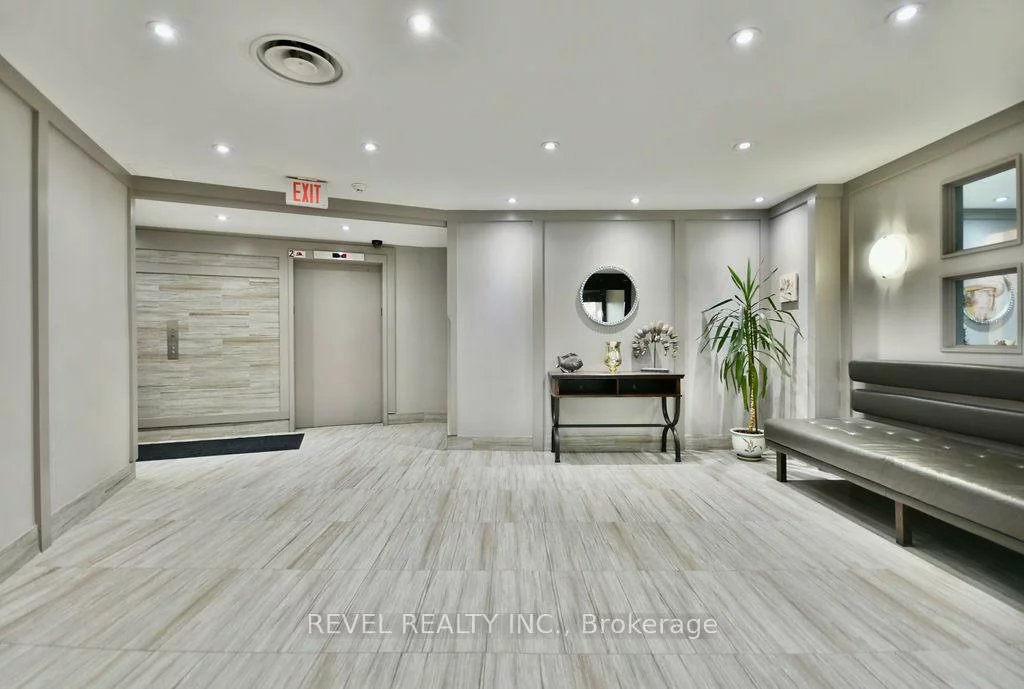 260, Davis, Central Newmarket, Newmarket
