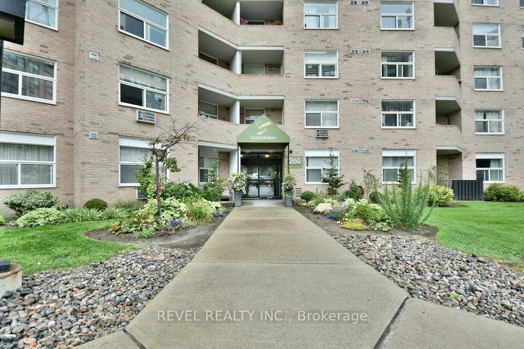 260, Davis, Central Newmarket, Newmarket