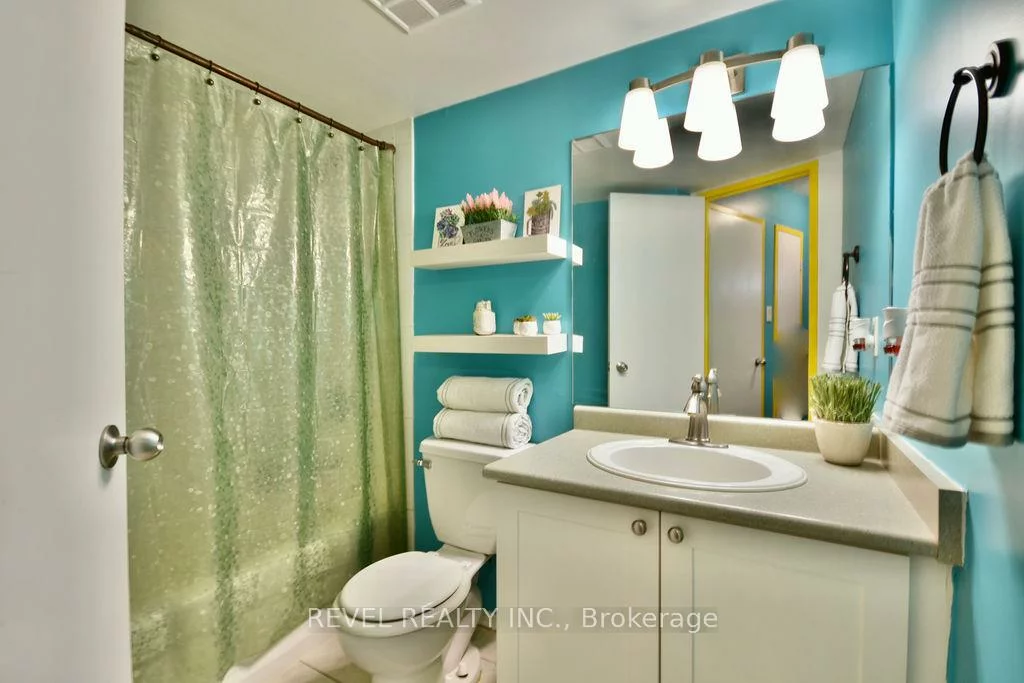 260, Davis, Central Newmarket, Newmarket