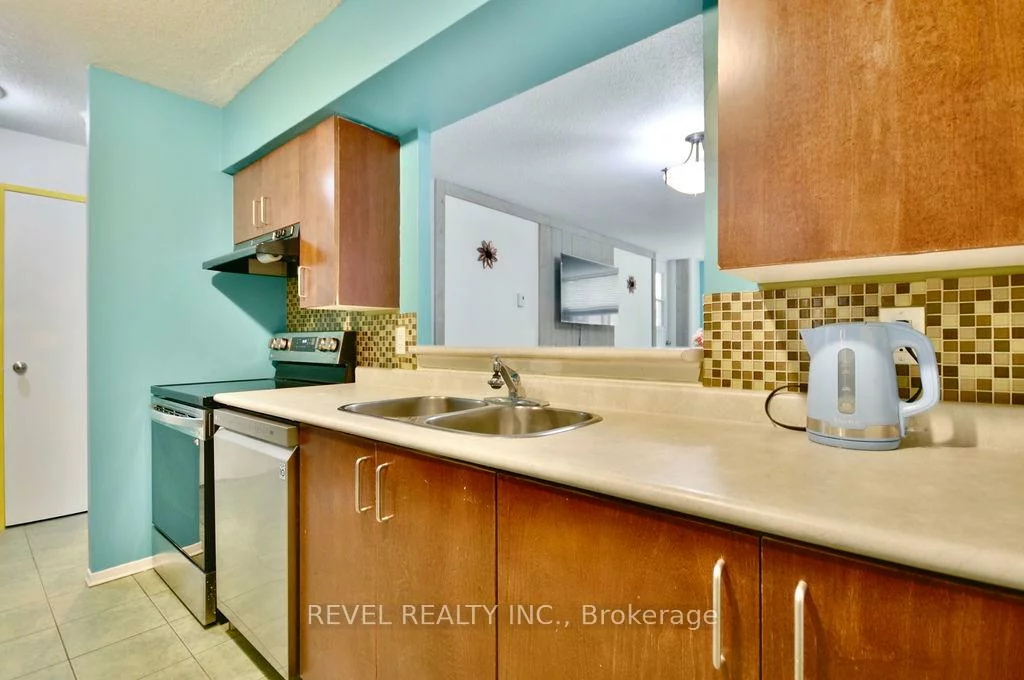 260, Davis, Central Newmarket, Newmarket