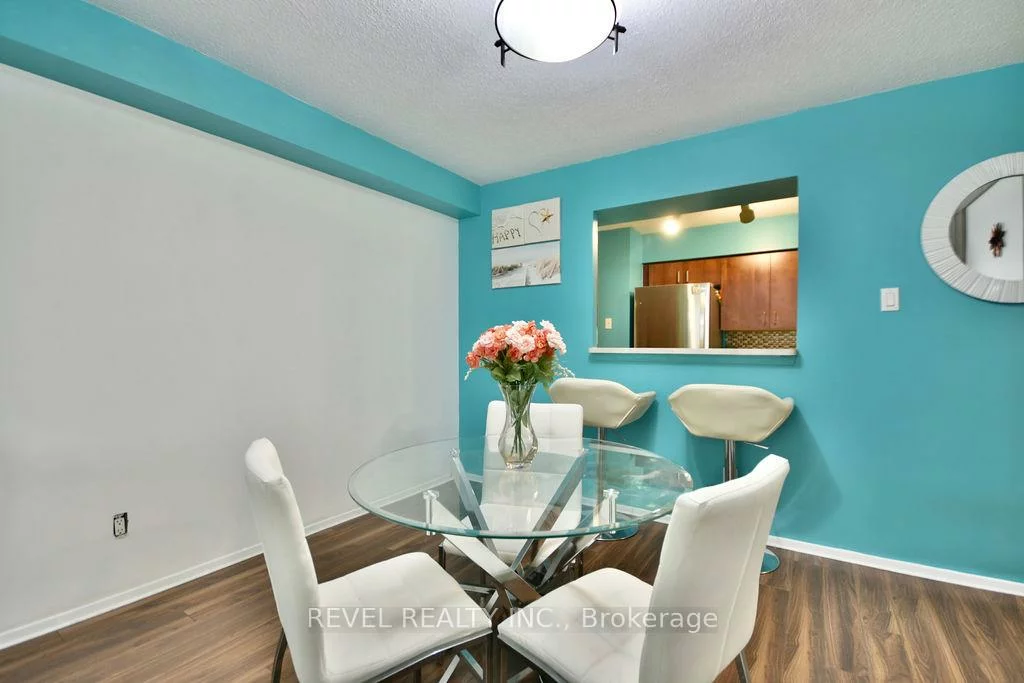 260, Davis, Central Newmarket, Newmarket
