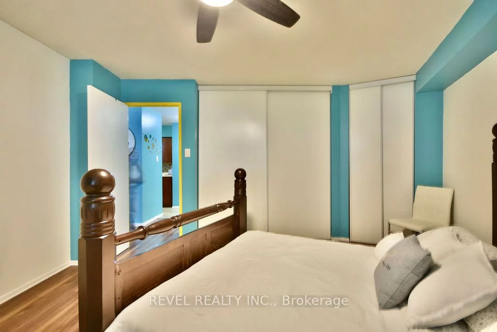 260, Davis, Central Newmarket, Newmarket