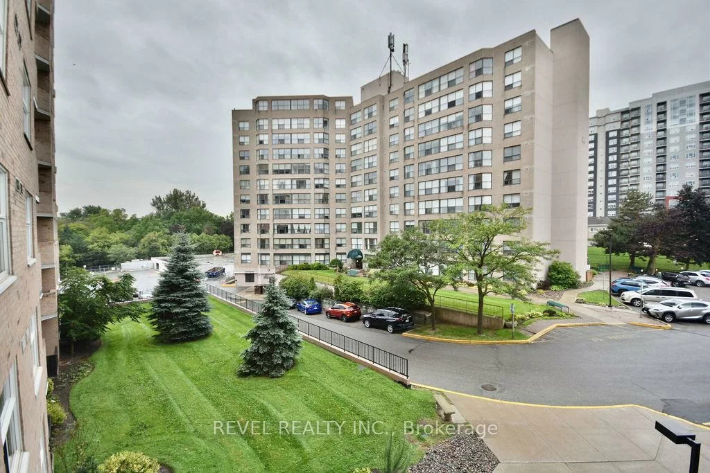 260, Davis, Central Newmarket, Newmarket