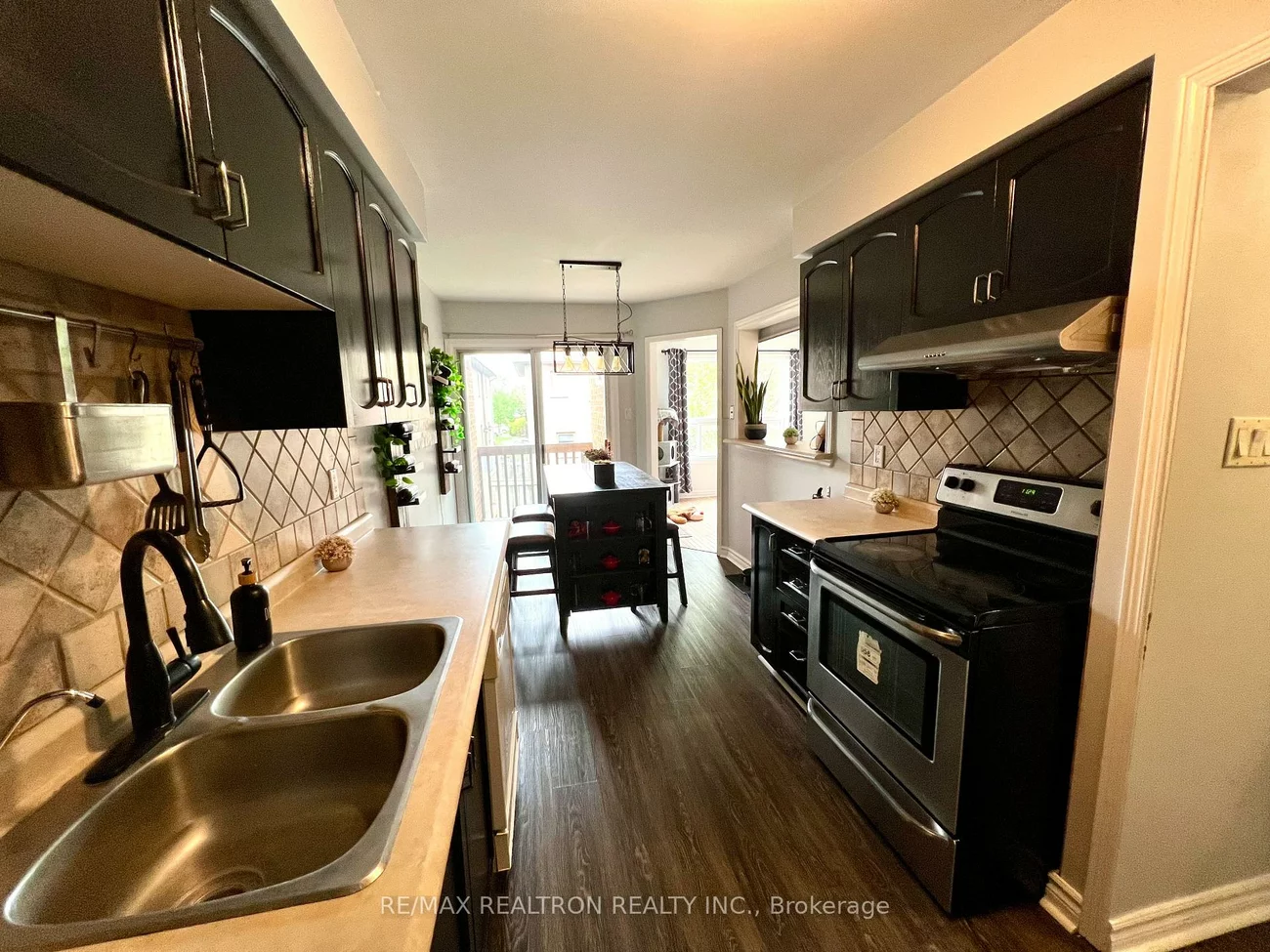 895, Caribou Valley, Armitage, Newmarket