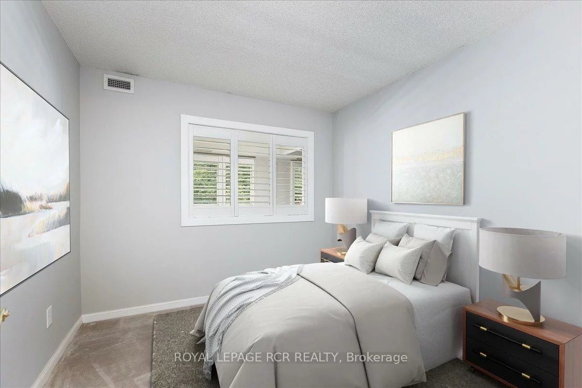900, Bogart Mill, Gorham-College Manor, Newmarket