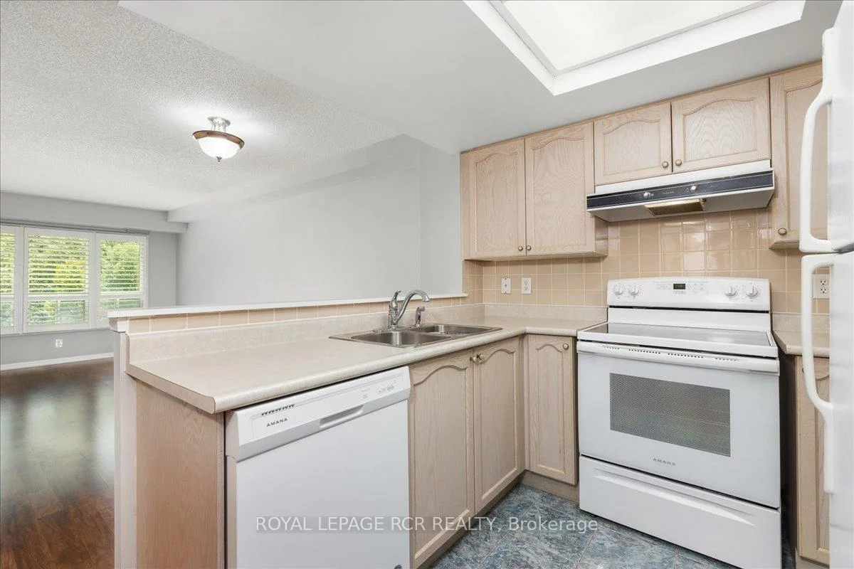 900, Bogart Mill, Gorham-College Manor, Newmarket