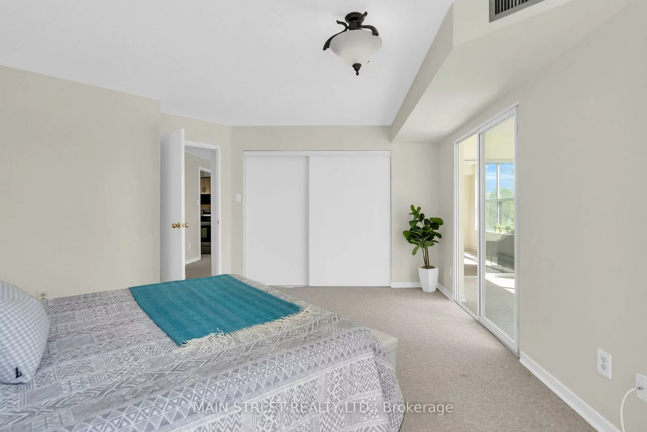 250, Davis, Central Newmarket, Newmarket