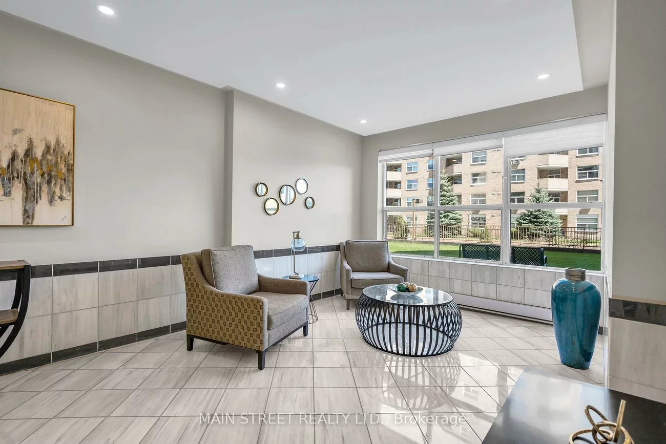 250, Davis, Central Newmarket, Newmarket