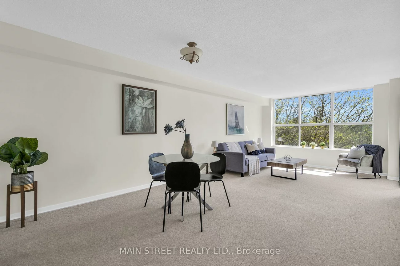 250, Davis, Central Newmarket, Newmarket