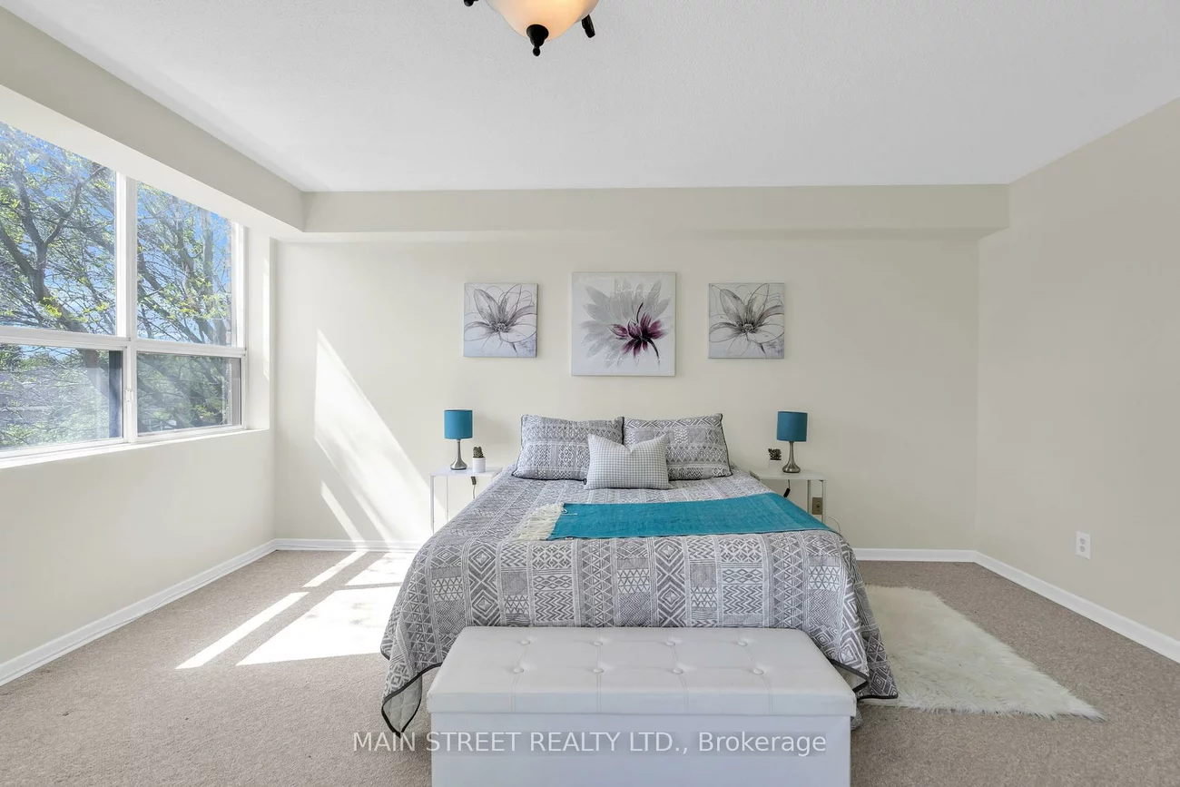 250, Davis, Central Newmarket, Newmarket