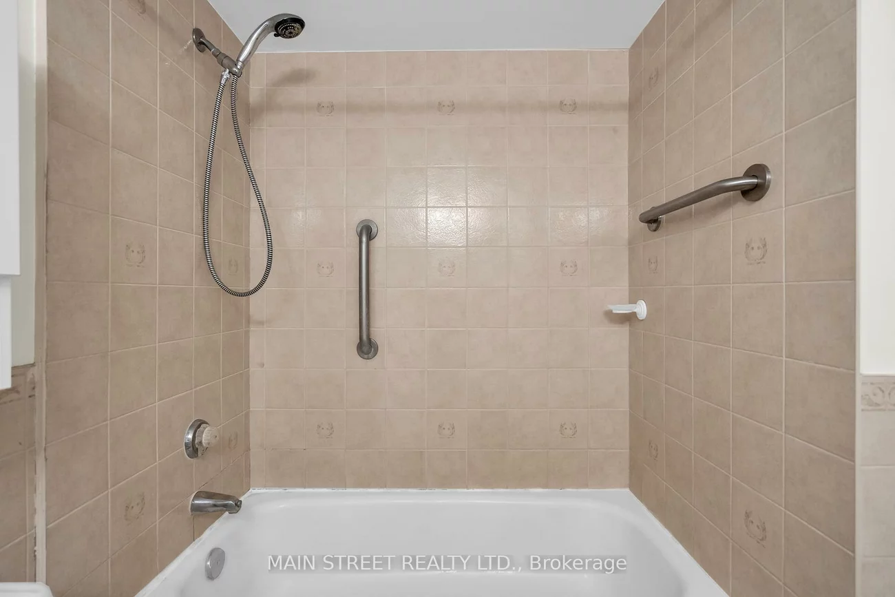 250, Davis, Central Newmarket, Newmarket