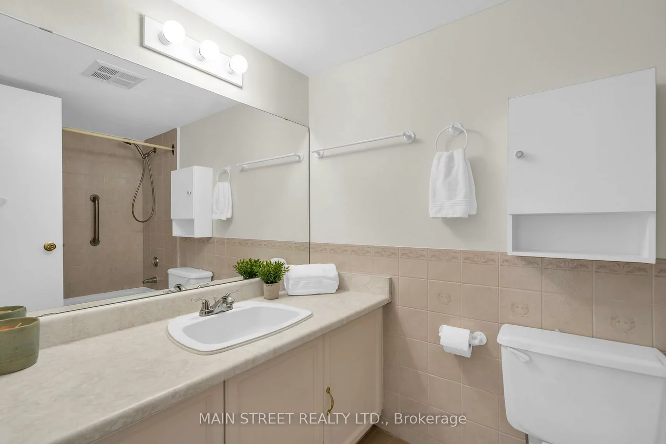 250, Davis, Central Newmarket, Newmarket