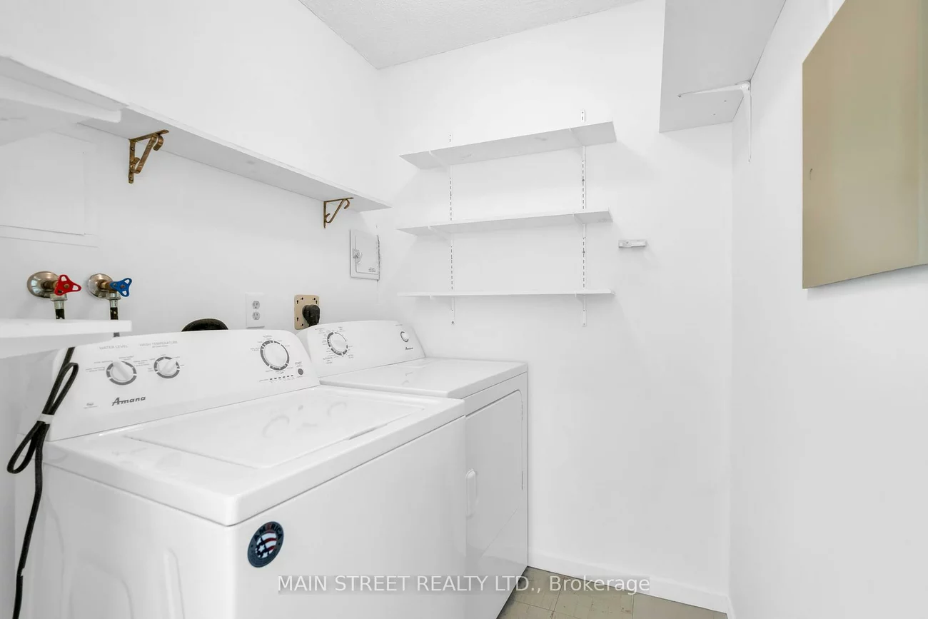 250, Davis, Central Newmarket, Newmarket