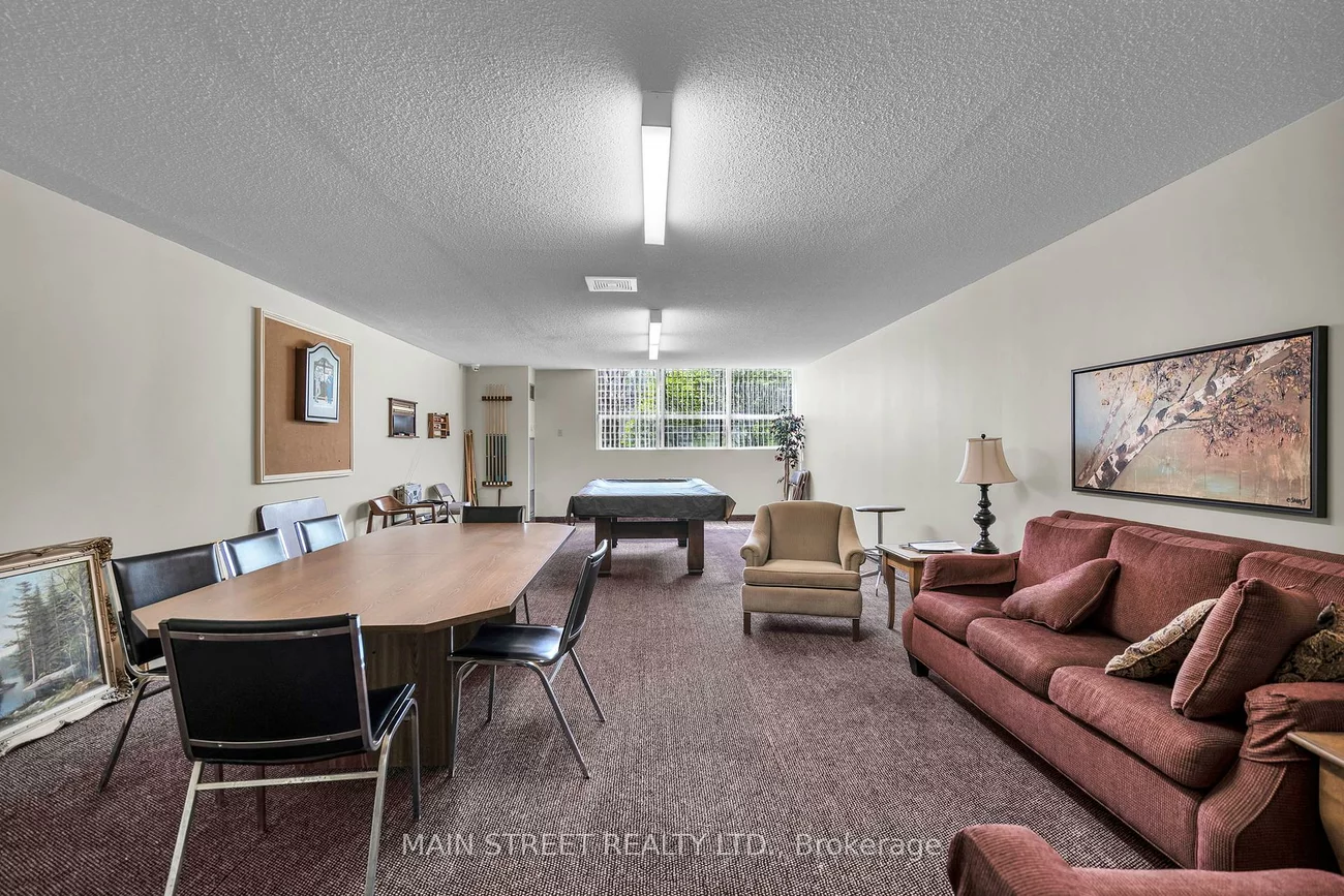 250, Davis, Central Newmarket, Newmarket