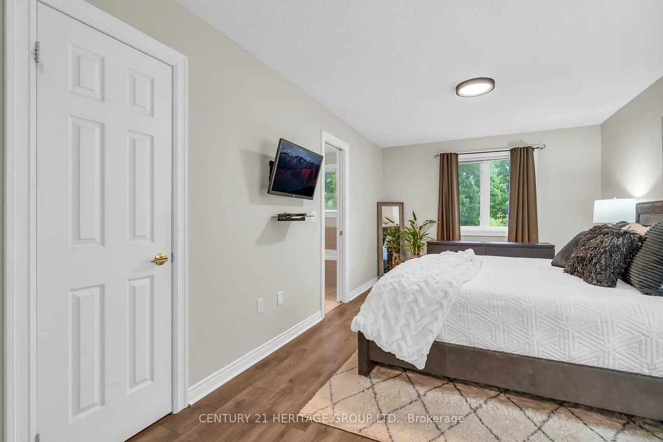 1056, On Bogart, Gorham-College Manor, Newmarket