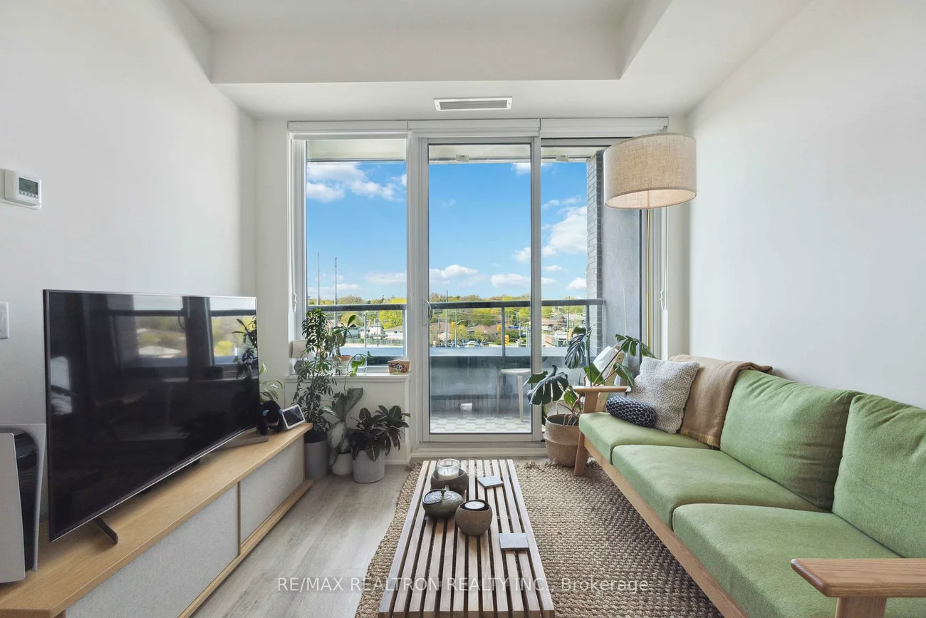 185, Deerfield, Central Newmarket, Newmarket