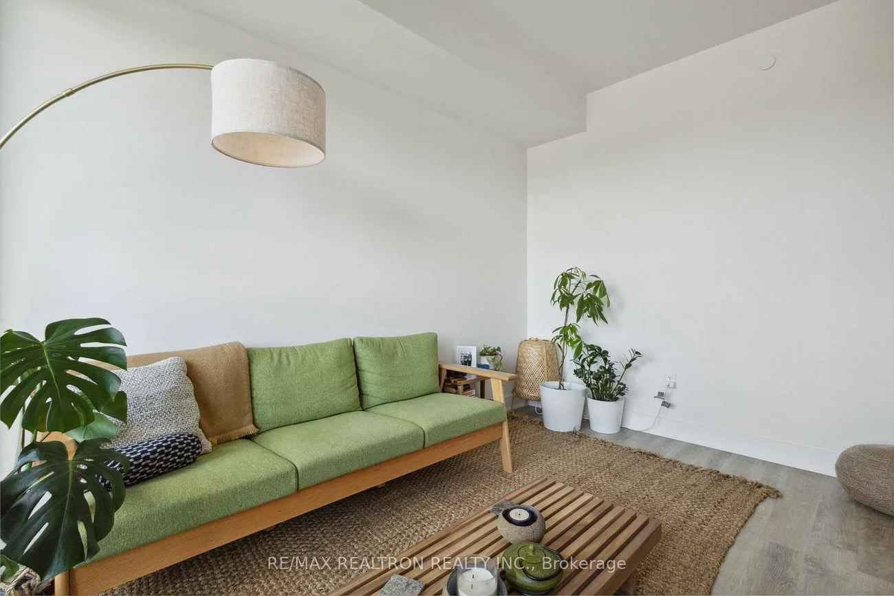 185, Deerfield, Central Newmarket, Newmarket