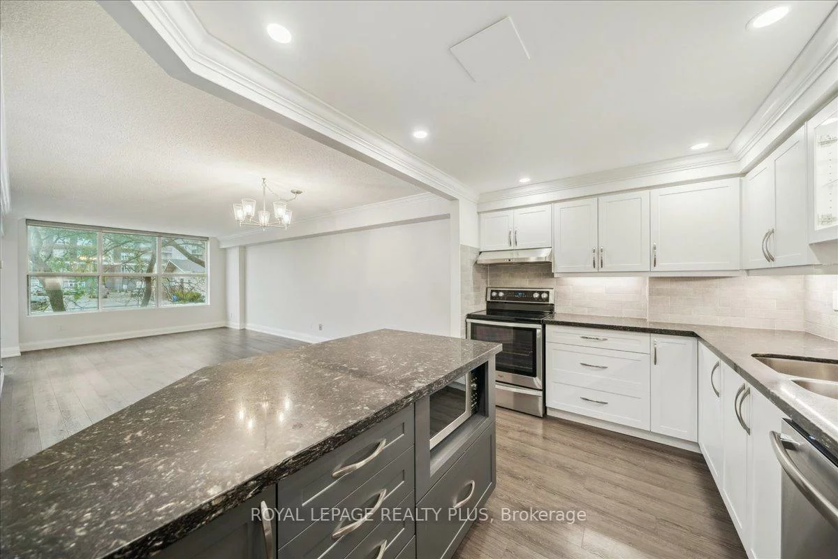 250, Davis, Central Newmarket, Newmarket