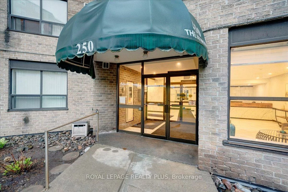 250, Davis, Central Newmarket, Newmarket