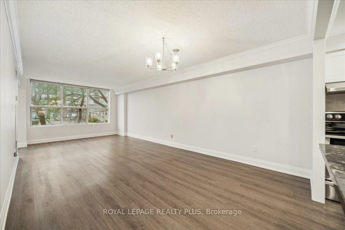 250, Davis, Central Newmarket, Newmarket
