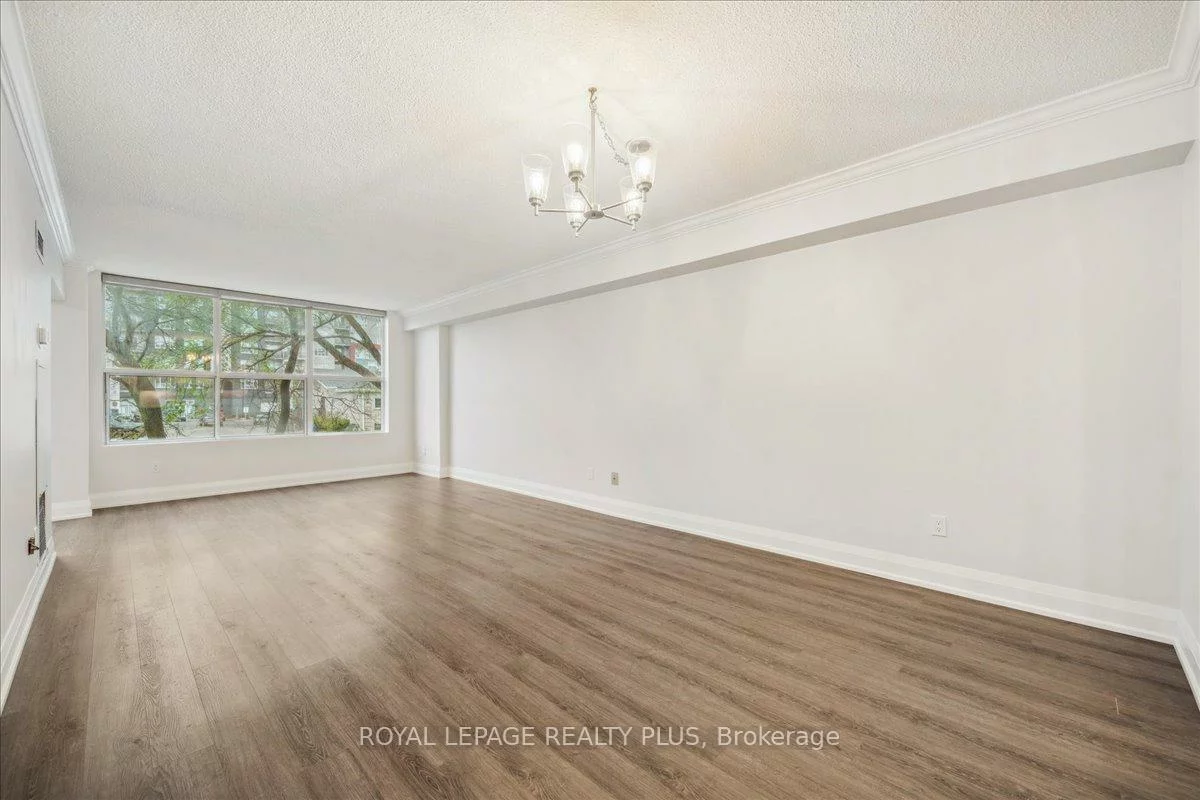 250, Davis, Central Newmarket, Newmarket