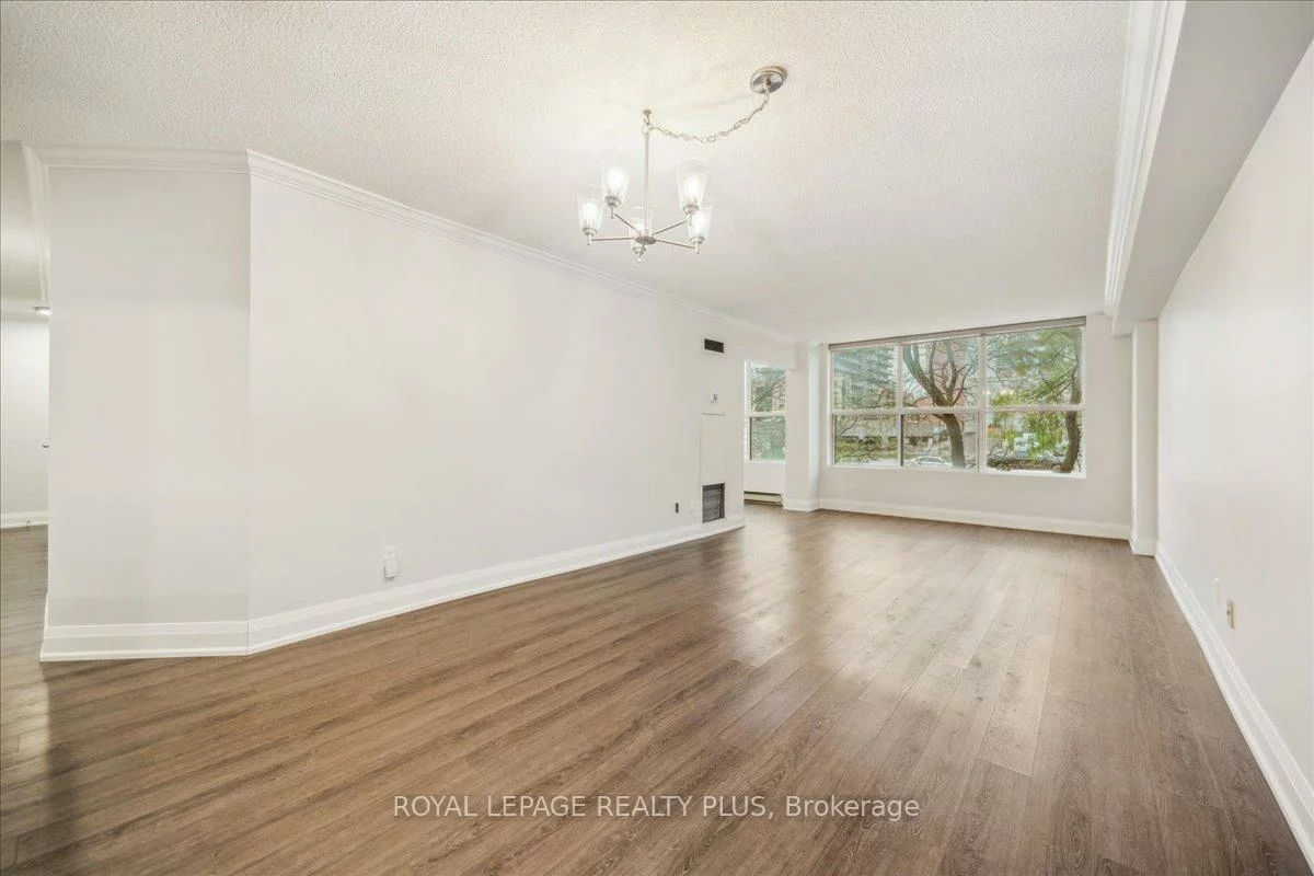 250, Davis, Central Newmarket, Newmarket