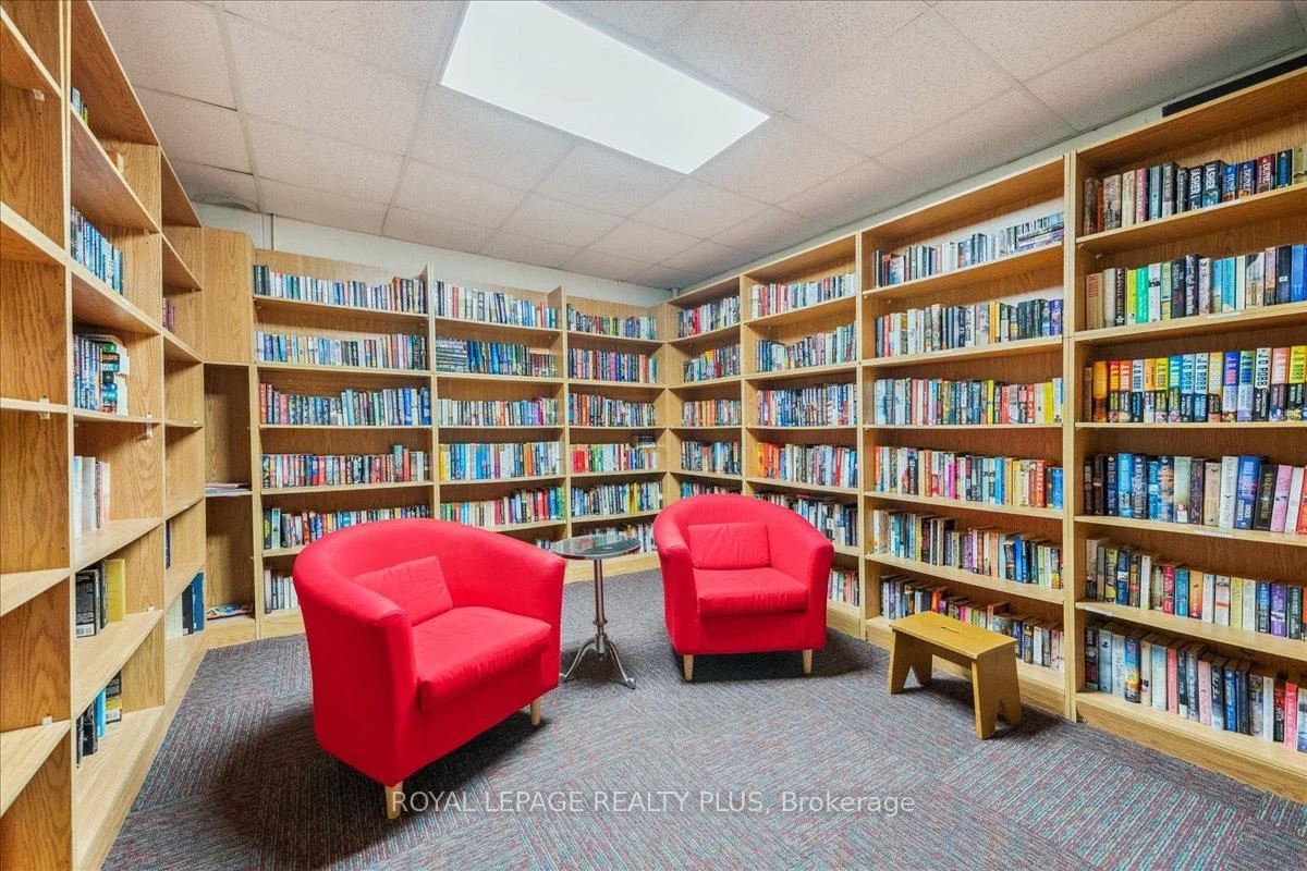 250, Davis, Central Newmarket, Newmarket