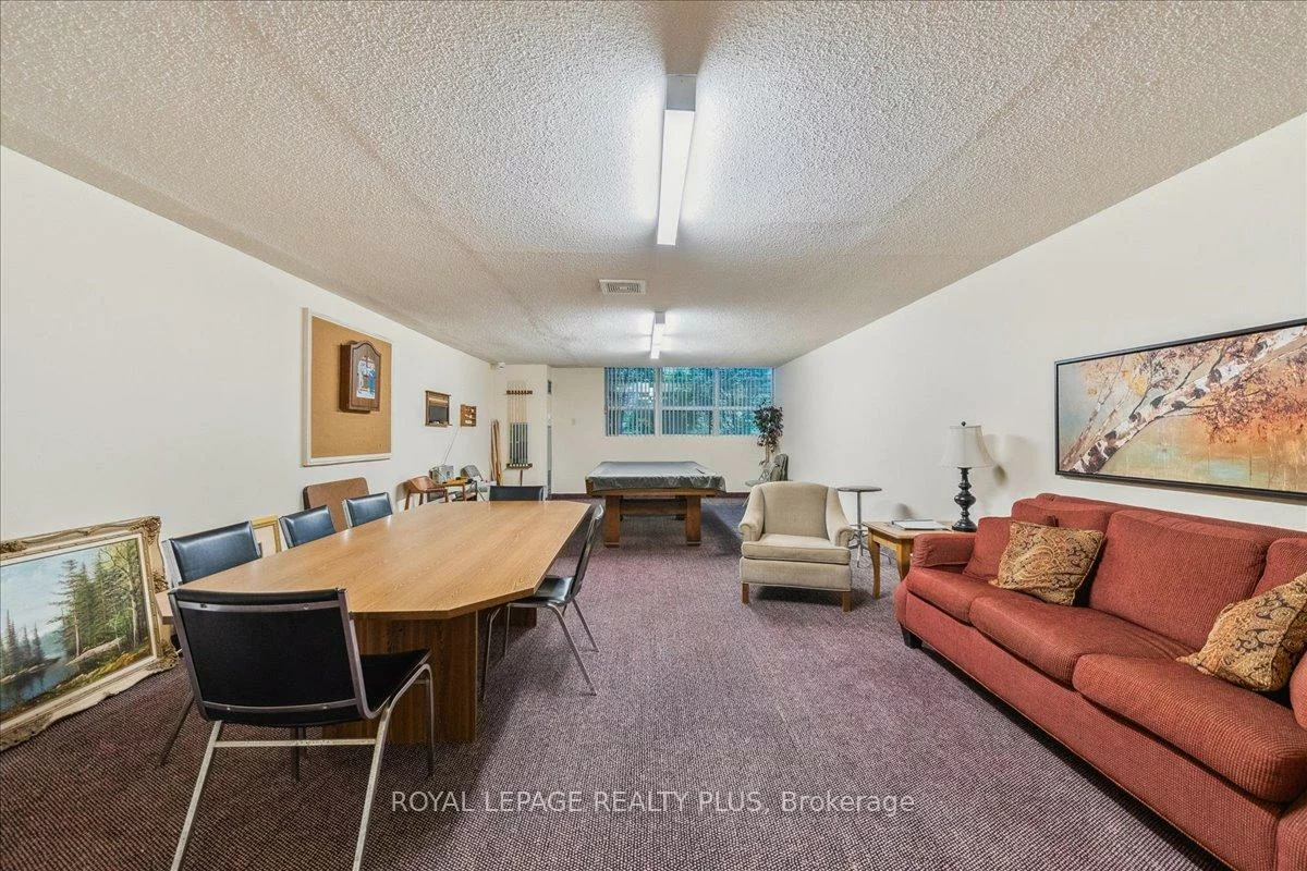 250, Davis, Central Newmarket, Newmarket