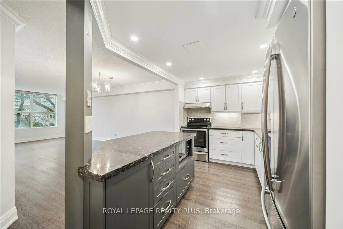 250, Davis, Central Newmarket, Newmarket