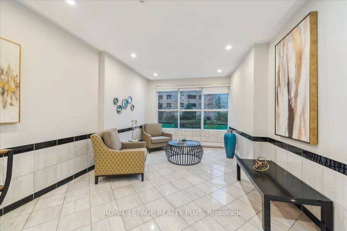 250, Davis, Central Newmarket, Newmarket