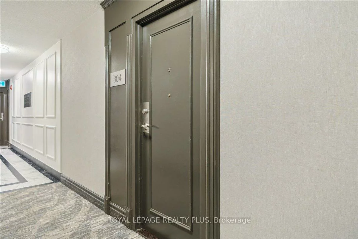 250, Davis, Central Newmarket, Newmarket