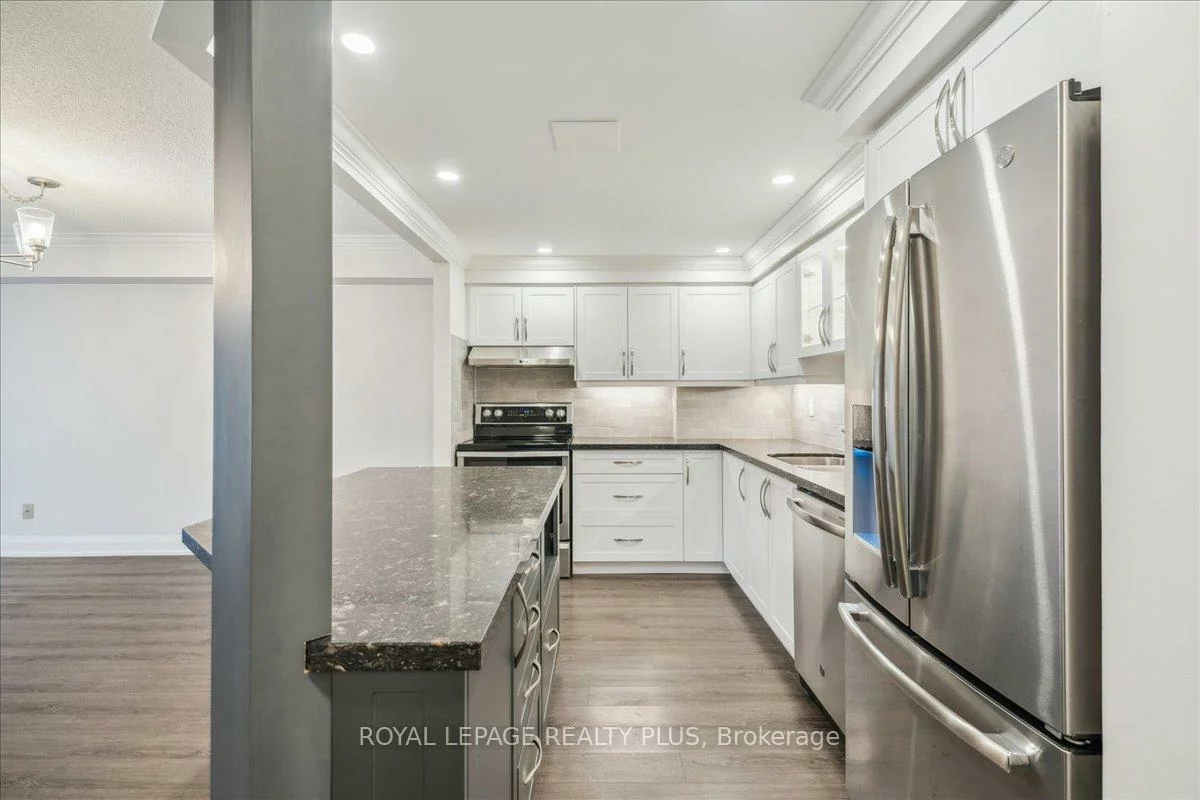250, Davis, Central Newmarket, Newmarket