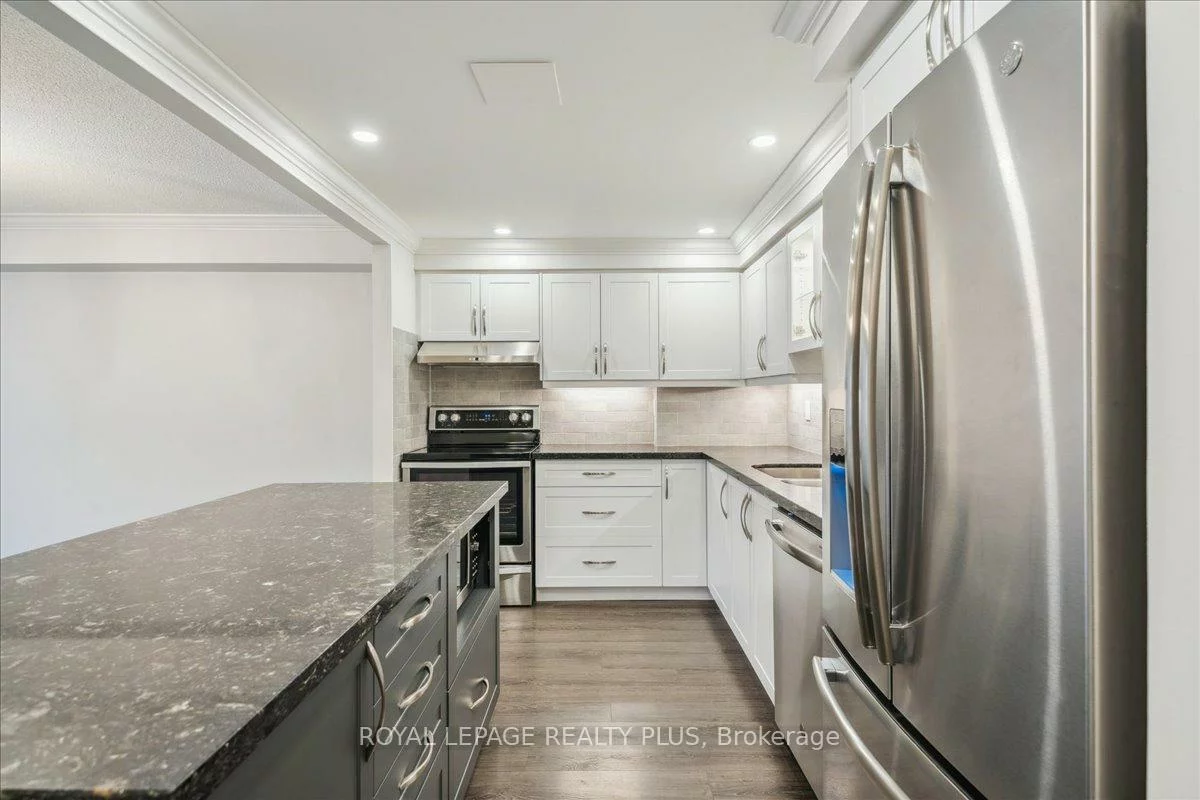 250, Davis, Central Newmarket, Newmarket