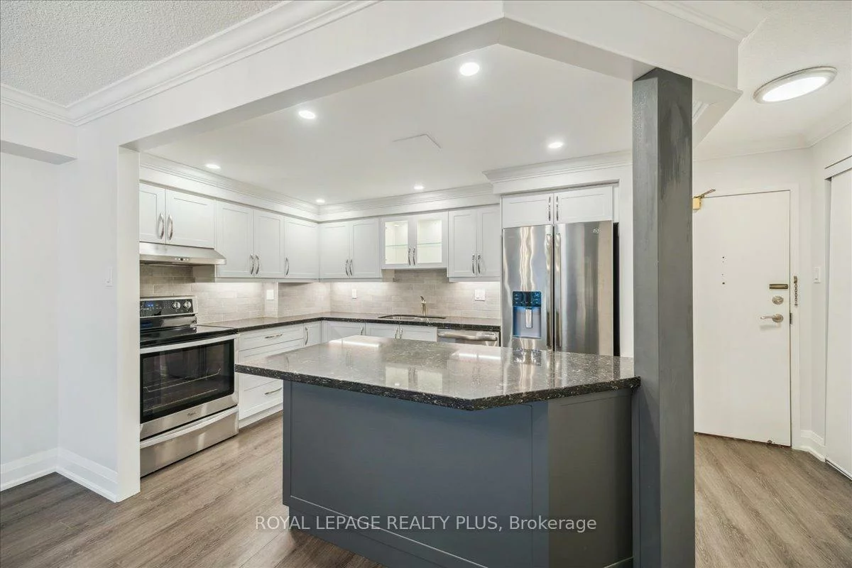 250, Davis, Central Newmarket, Newmarket