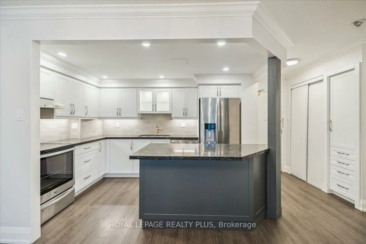 250, Davis, Central Newmarket, Newmarket