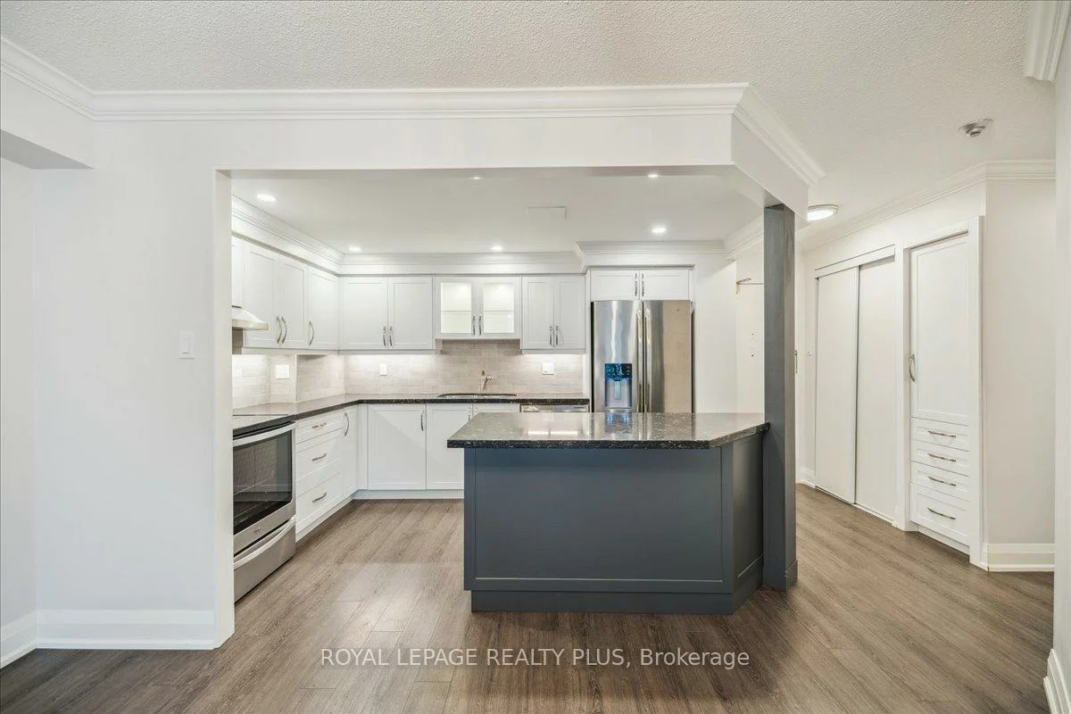 250, Davis, Central Newmarket, Newmarket